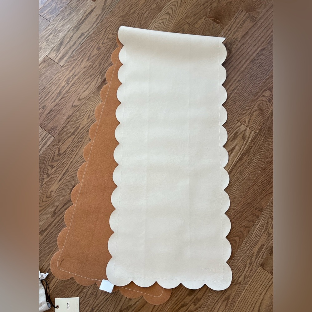 Gathre Scalloped Table Runner